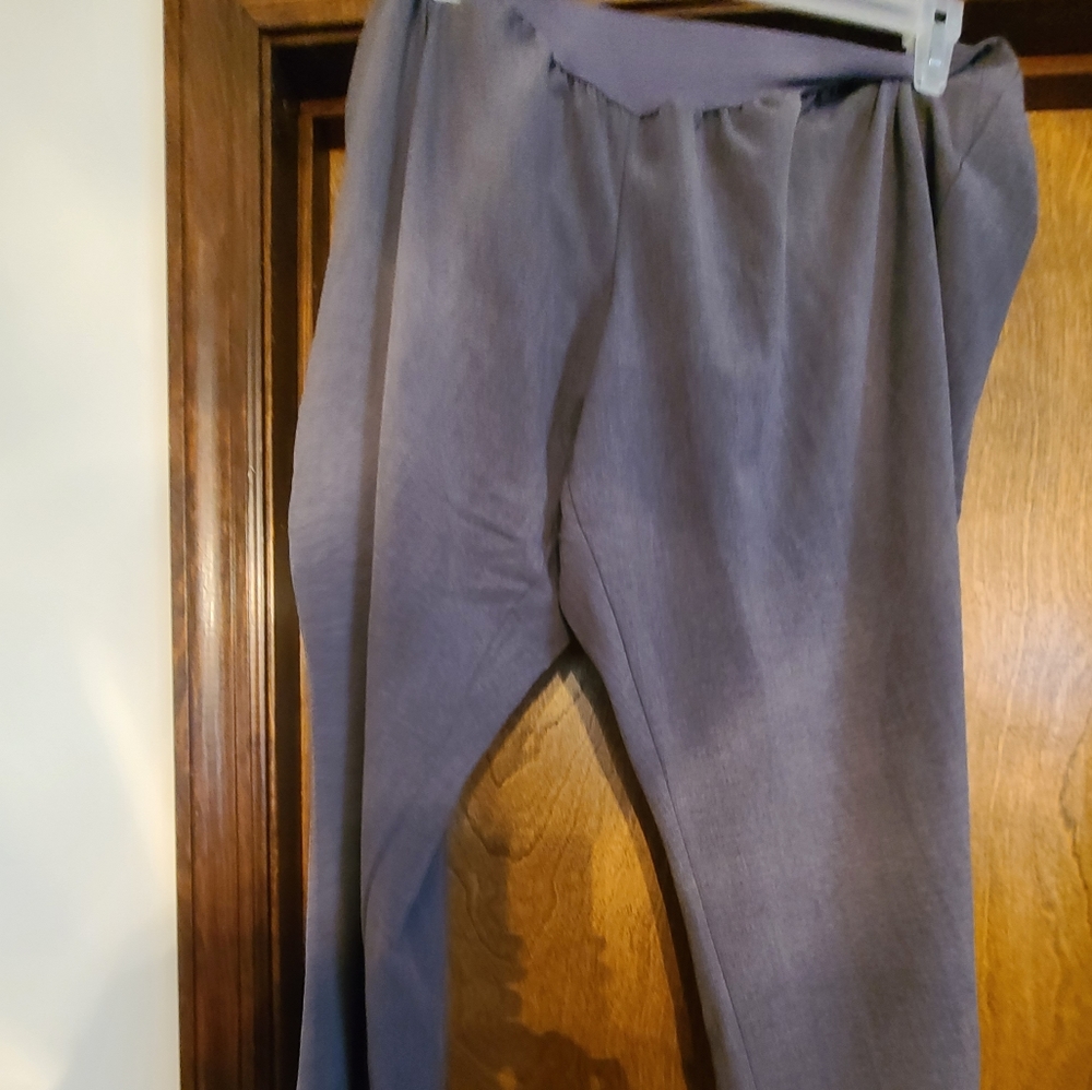 NWT Motherhood trousers